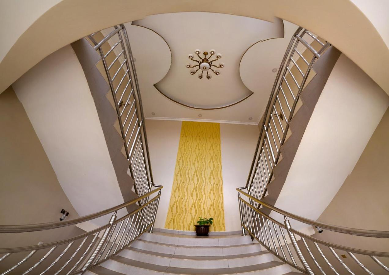 Eric Wilkins Aparthotel