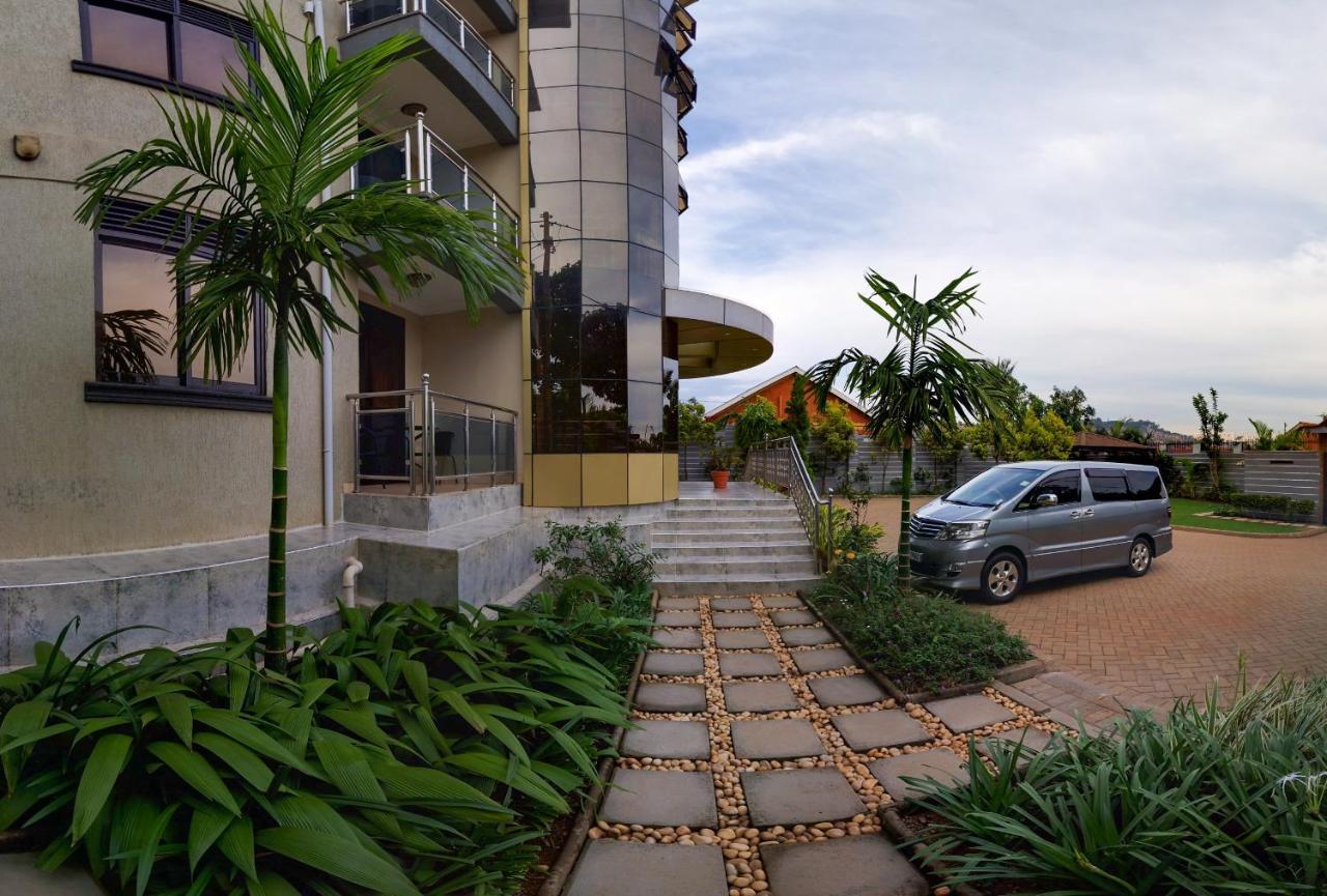 Eric Wilkins Aparthotel