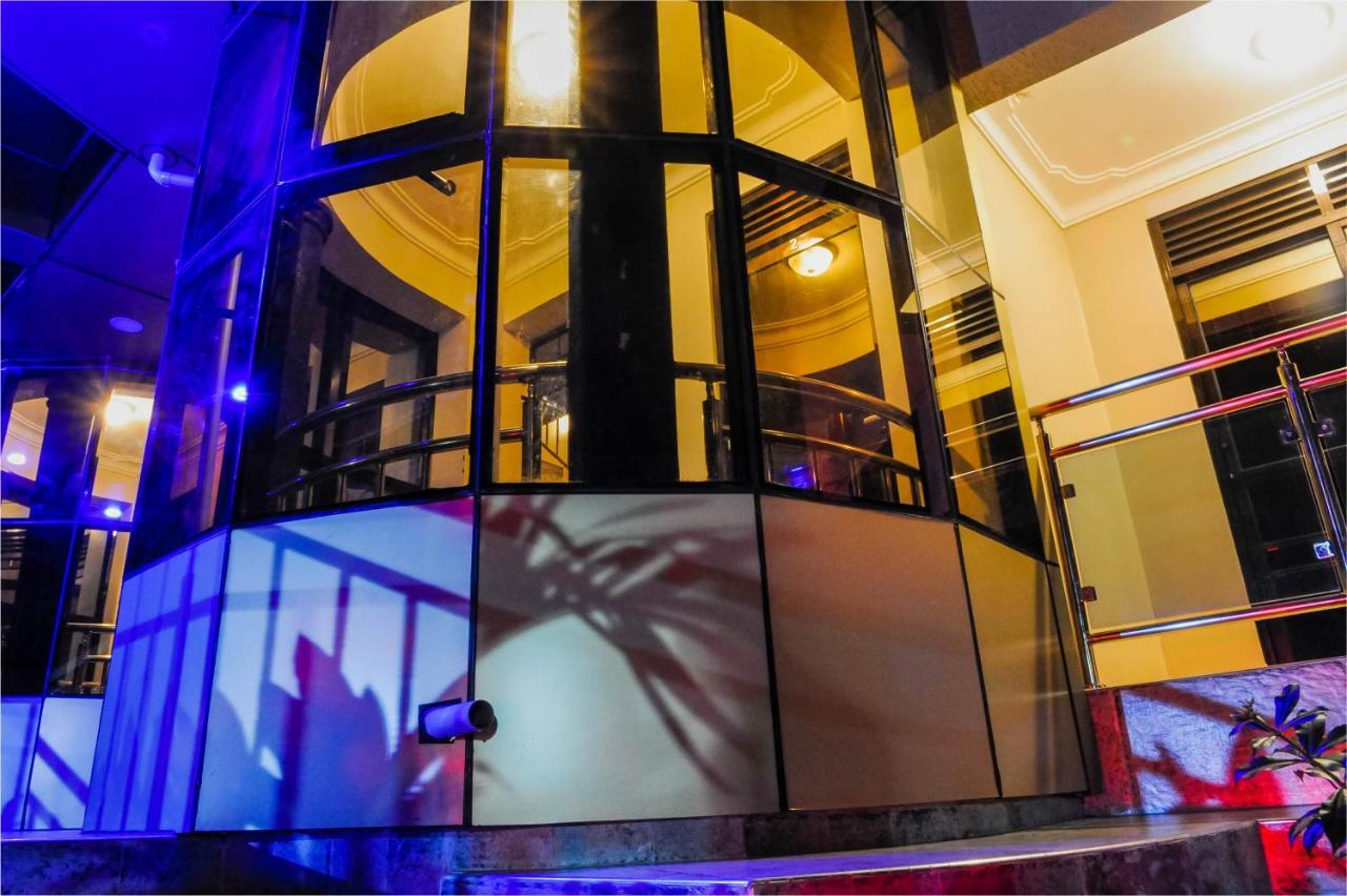 Eric Wilkins Aparthotel
