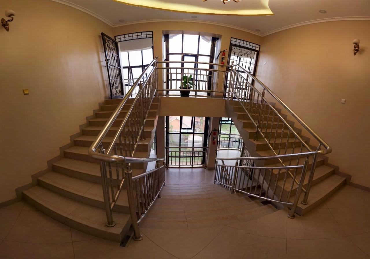 Eric Wilkins Aparthotel 3*